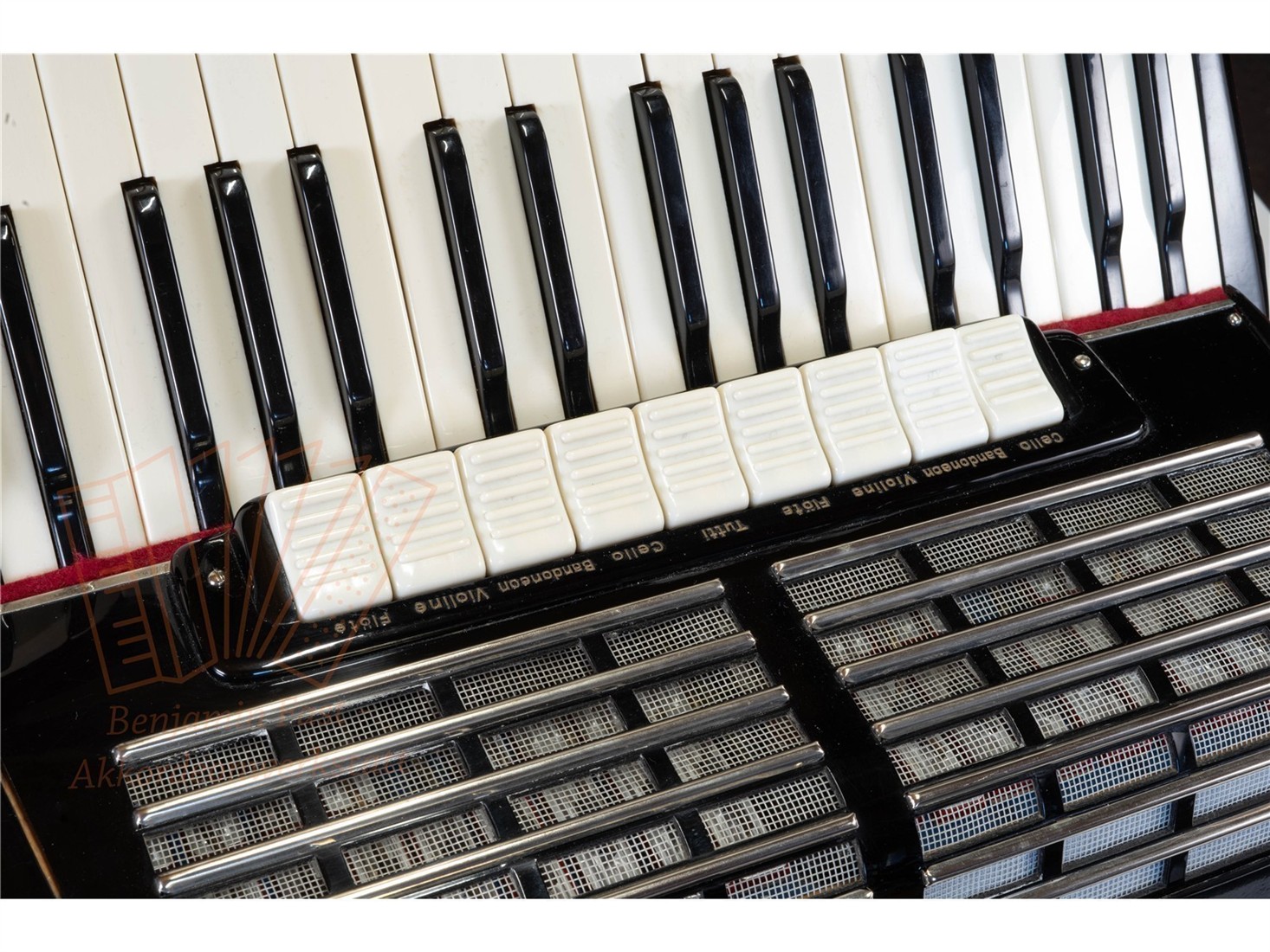 Akkordeon Corelli Artist 34/80/III/9/2 gebraucht