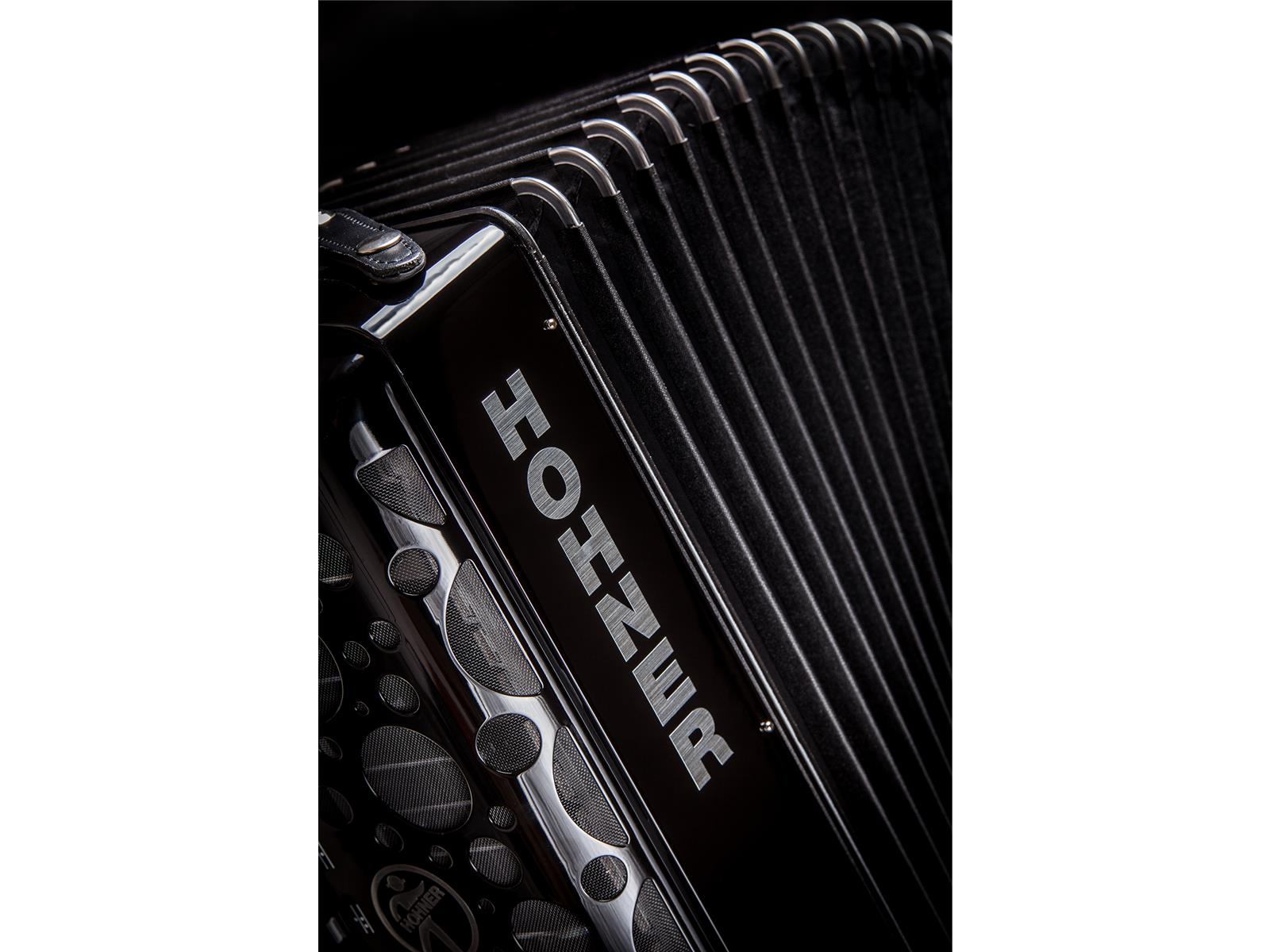 Akkordeon Hohner Amica IV 96 Bass schwarz