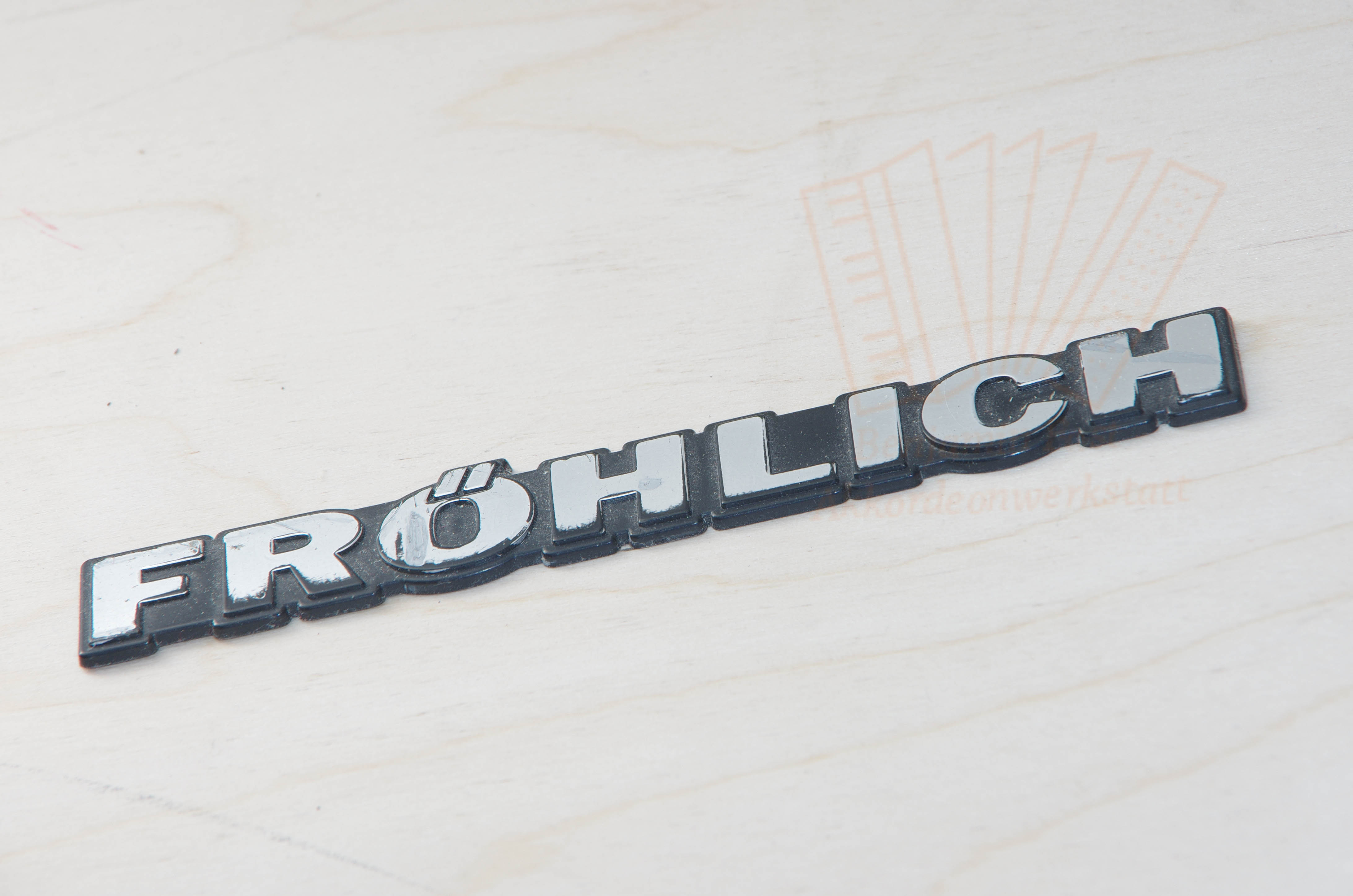 Schriftzug "Fröhlich" gebraucht