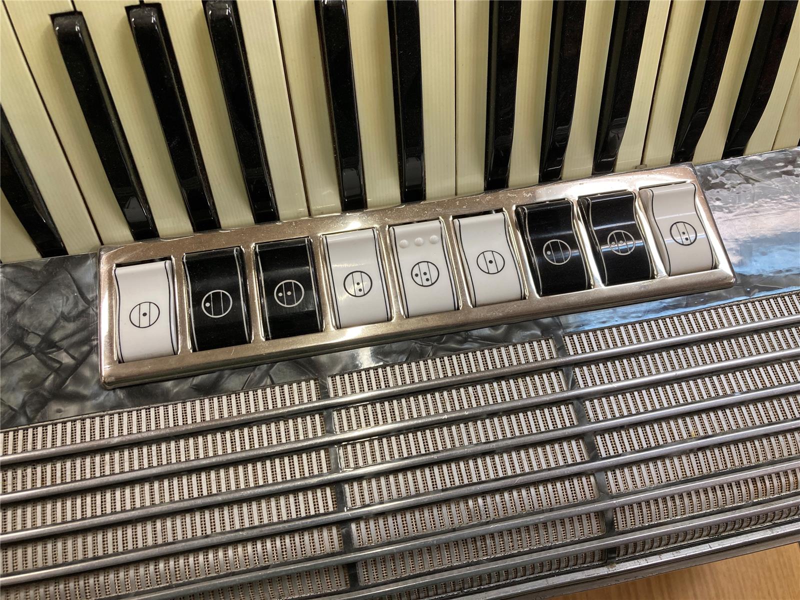 Akkordeon Hohner Tango II M grau LMM 37/96/III/9/3 - gebraucht