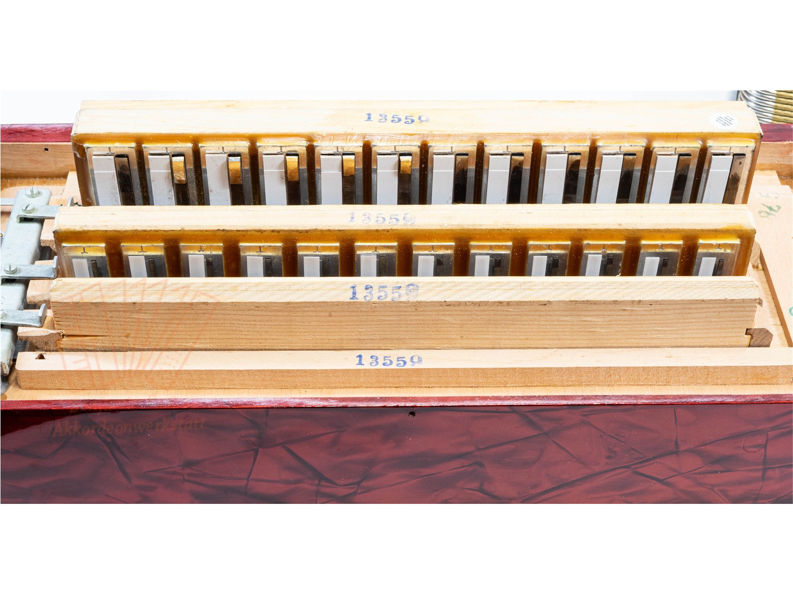 Akkordeon Hohner Concerto III  34/72/III/5/2 rot, gebraucht